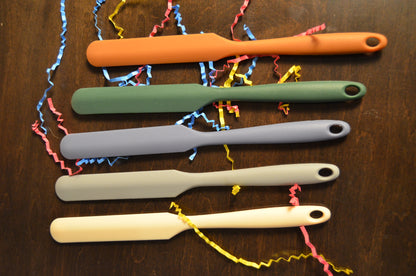Color options for spurtle: clay, pine, slate, stone, sand